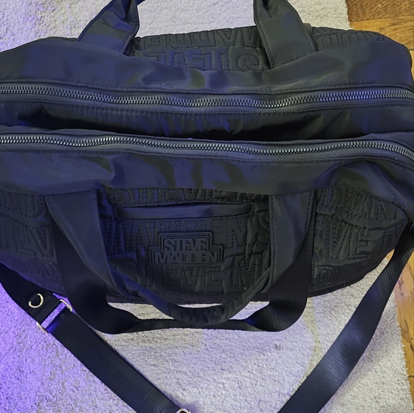 NEW Steve Madden Black and Gold Travel Bag. Never Used - Picture 5 of 6